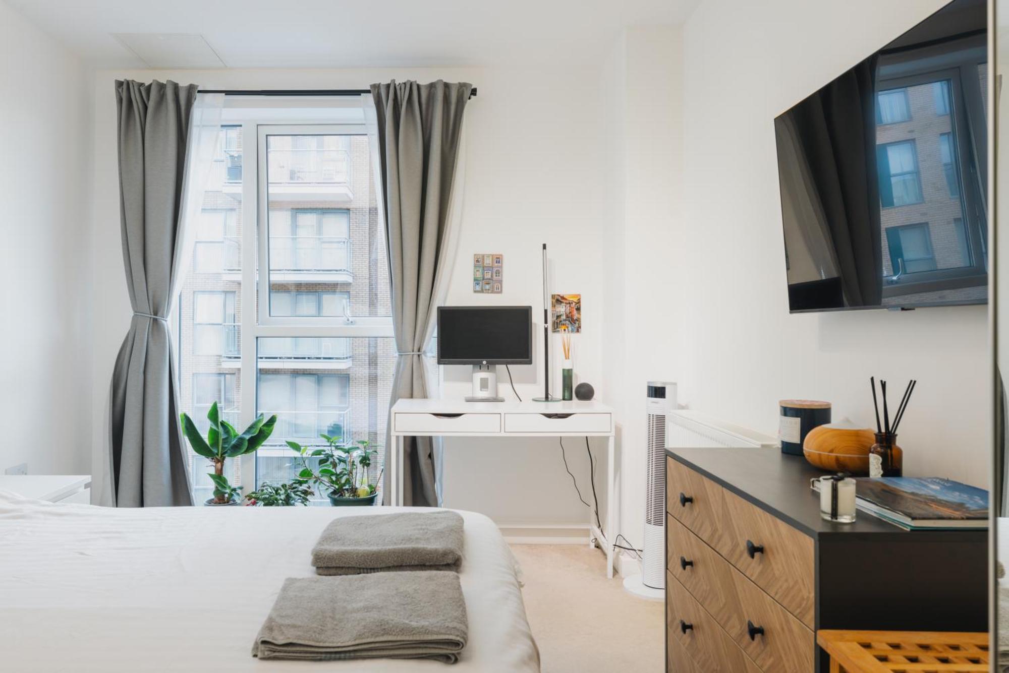 Brixton Village Flat- Private En-suite Double Bedroom Quarto em Acomodações Particulares *